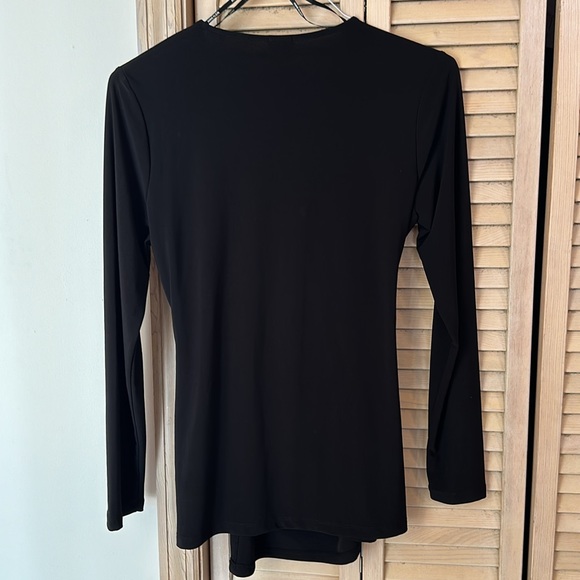 Anne Klein- black top with faux wrap closure - Picture 3 of 3